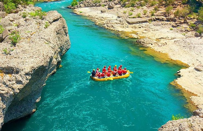"Seite: Wildwasser-Rafting-Spaß im Koprulu Canyon" - Foto 2