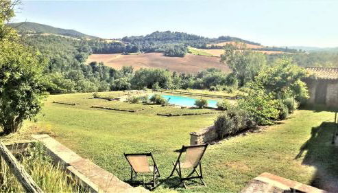 Umbrian Farmhouse Retreat With Private Pool and Garden - Photo 2