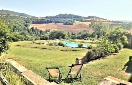 Umbrian Farmhouse Retreat With Private Pool and Garden - Foto 2