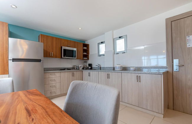 Outstanding 1 Bedroom Apartment Pool View A - Photo 4