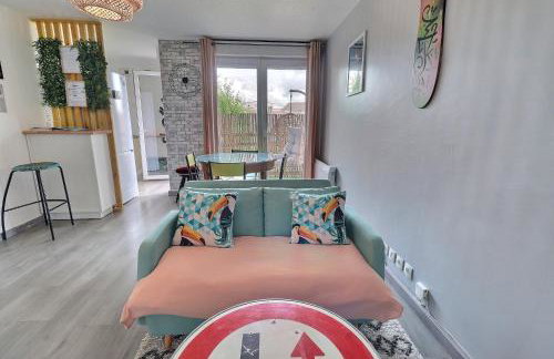 Urban Escape - Design Vibrant & Terrasse intime à 3 min du Parc des Coquibus - Proche ORLY - Foto 11