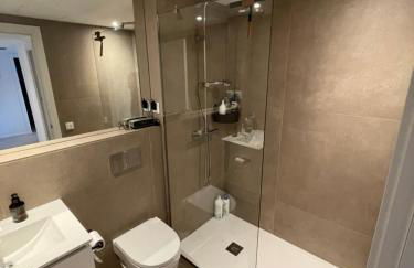 Apartamento de una habitación con terraza grande cerca de Barcelona - Photo 7