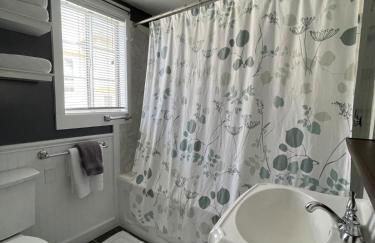 Sunlit Surf House 4BR Downtown Walk to beach - Foto 12