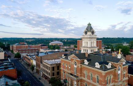 Cozy Spring Night HotTub Firepit PetFriendly Patio - Foto 57