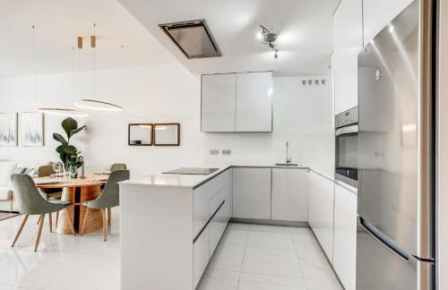 Bel Air Estepona - Modern 2BR Apartment With Terrace, Pool and Close To The Beach - Photo 9