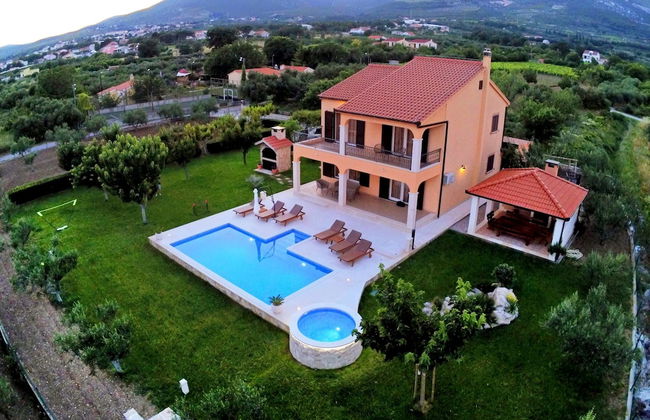 Luxury Secluded Villa w. Pool, Jacuzzi and Garden - Photo 49