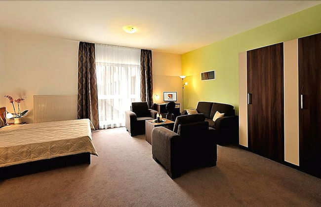 Melrose Apartments 2 - Photo 8