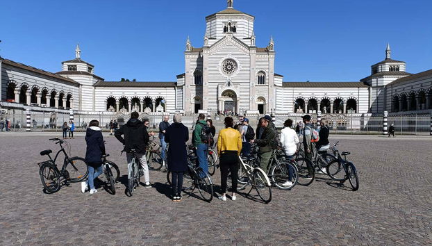 Acercándonos al Cementerio Monumental de Milán