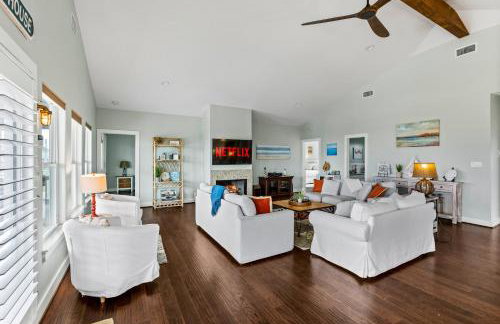 Sand Dollar Beachside 3BR Retreat, Ocean Views, Firepit & Pet Friendly - Foto 3