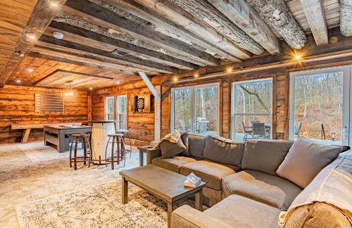 Modern Barn with Hot Tub, Game Room & Sleeps 14 - Foto 40