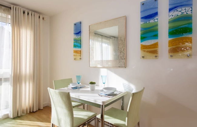 Sunny Modern Nr Beach Village w Parking - Photo 39