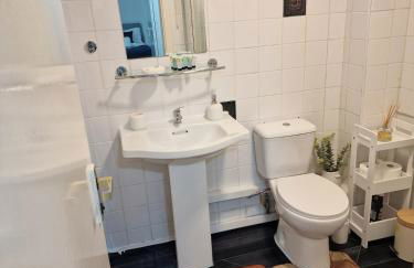 Abdul's Apartment BGH Free Parking - Foto 18