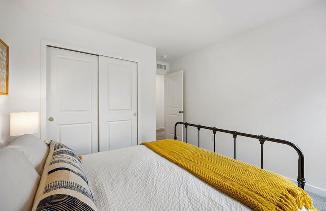 New Build W/ Great Backyard & Lake Access! - Foto 4