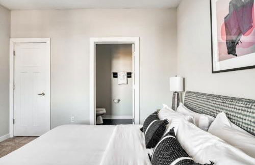 CozySuites Music Row Spacious 2BR with free parking 46 - Foto 12