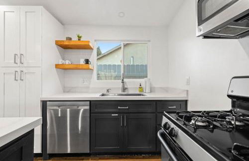 Dog-Friendly House with Hot Tub, AC, Game Room - Photo 52