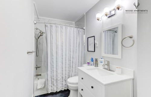 The Moose #7 - Instaworthy Studio with Amazing Views, Free Parking & Heated King Bed - Foto 19