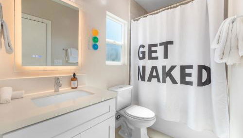 Beach Bungalow Perfection - Private Patios, BBQ walk2beach & Pet Friendly! - Foto 2