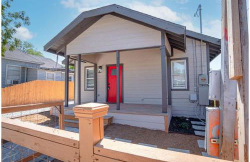 Delightfully Renovated 4 Br/2 BA Near DT Riverwalk - Foto 8