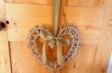 Charming Surrey Cottage perfect for Autumn or Winter gatherings - Photo 3