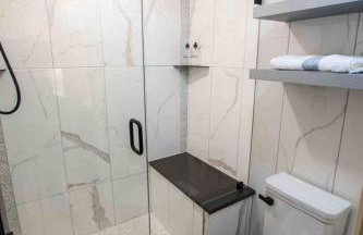 Modern Studio Basement with Private Entrance - Foto 11