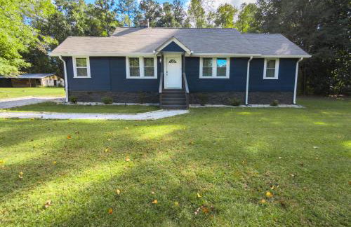 The Crestwood - 3BR Home with Parking - Near Atlanta and Stone Mountain - Photo 21