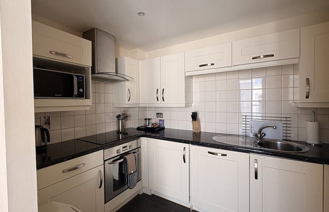 Liberty Wharf Apartments - Photo 9