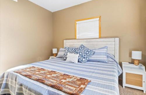 Lakefront Family Retreat w/ Views, Boat Slip - Foto 26