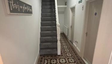 Large 6-Bedroom Family Home in Willenhall - Foto 4