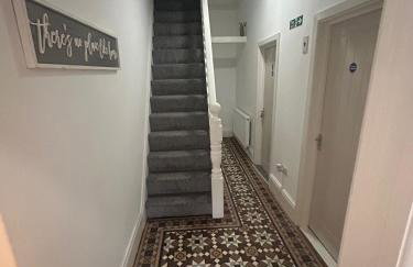 Large 6-Bedroom Family Home in Willenhall - Foto 4