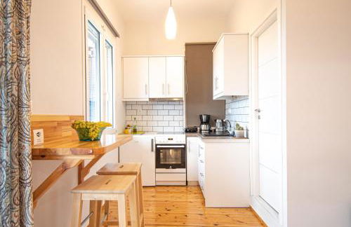 Blue Window - Photo 11