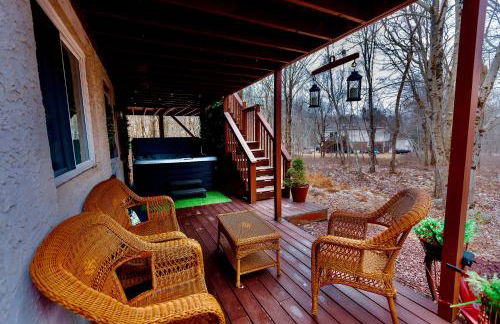 WOW!! Ultimate Pocono Retreat Hot Tub, Game Room, Fire Pit, Near Lakes & Hiking! - Foto 54