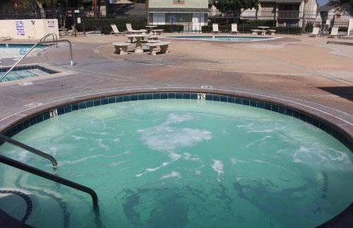 MAGICAL Xcape, POOLS-SPA, WALK 2 DISNEY, CENTRAL AC-HEAT, FULLY EQUIPPED, 2 FREE PARKING SPACES, OWNER MGMT - Foto 43