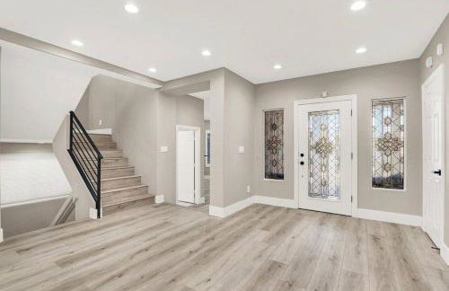 Luxe 5BR Home with Pool BBQNear Strip - Foto 21