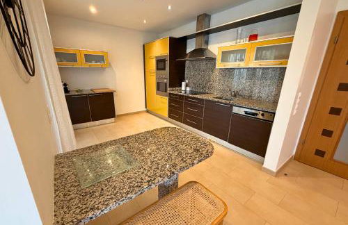 Pine Tree Seaside Apartments 500m to Beach - Foto 56