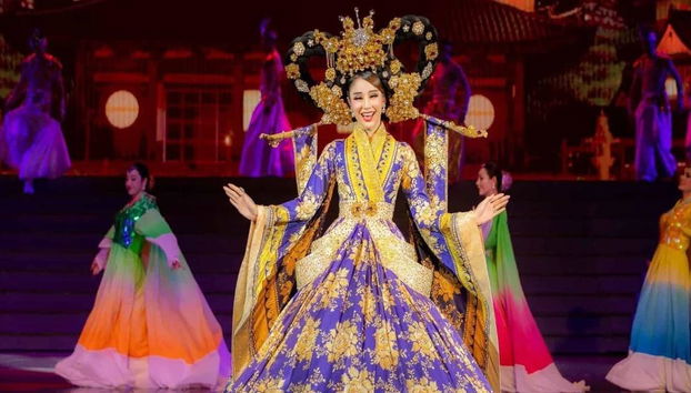 Genießen Sie die Tiffany Show mit dem Silber-Ticket und einer Stadtrundfahrt - Foto 2