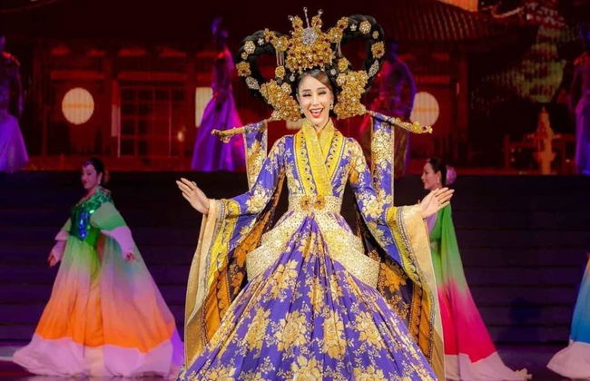 Genießen Sie die Tiffany Show mit dem Silber-Ticket und einer Stadtrundfahrt - Foto 2