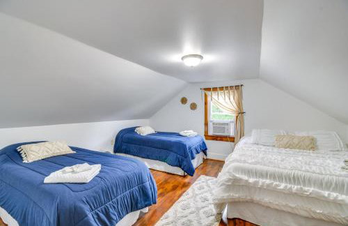 Cozy New York Farmhouse with Porch, Grill and Fire Pit - Foto 11