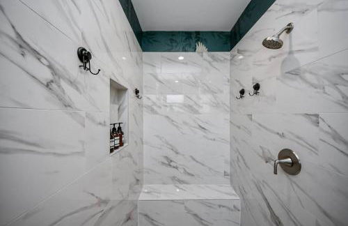 BrandNew! Secret Garden HTX |5BR w/GameRoom+HotTub - Foto 58