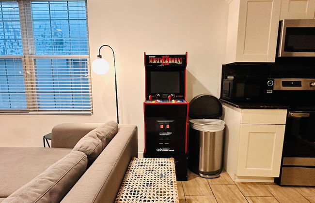 Cherry Suites 2BR Apt w W D Arcade Machine - Foto 51
