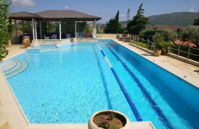 Stunning 4-bed Villa in Lagonisi Kalivia Thorikou - Photo 27