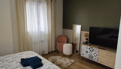 Chic Studio Roberta à Tours - Parking gratuit, Gare de Tours et St-Pierre-des-Corps TGV & Parc Expo - Foto 2