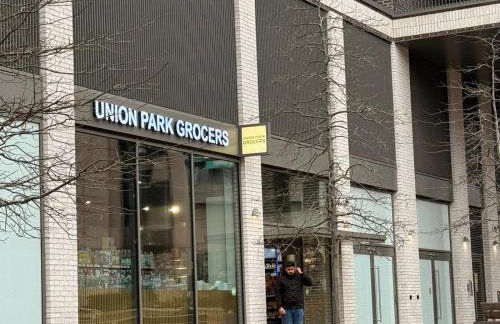 Luxury Private Room with Living Area Wembley Stadium View - Photo 63