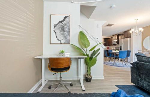 4BR Townhouse King Bed 2-Story Near NC State - Foto 45