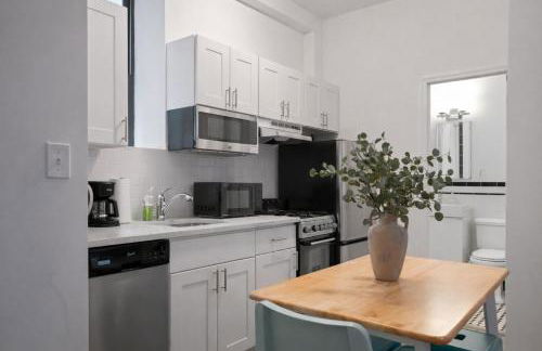 2BD Comfortable Home in Manhattan - Photo 9