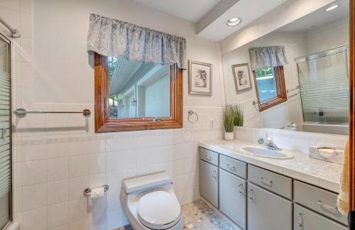 Private Lakefront Oasis - 5 Bedroom, Private Dock, & Firepit - Foto 22