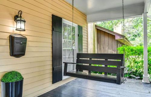 Colorful Baton Rouge Home Deck, Grill and Fire Pit - Foto 24