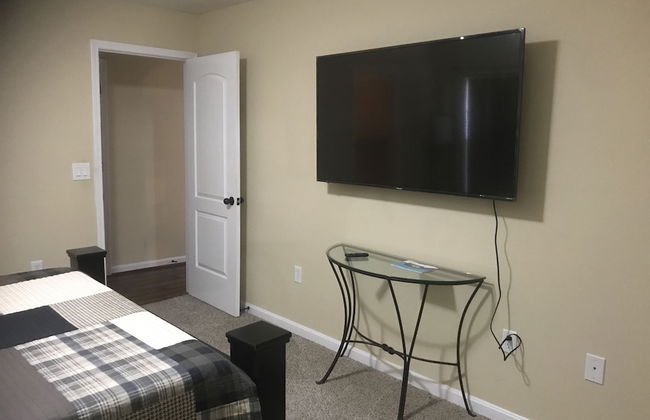 Spacious 3 BR Ranch House W Patio Yard in a Quiet Suburb - Foto 8