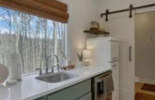 The Hillside Retreat - Cozy container home with Hot tub and Fire pit - Photo 10