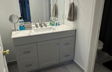 Whole House - HUGE, Modern & New Niagara Shoreline Home Rental - Foto 12