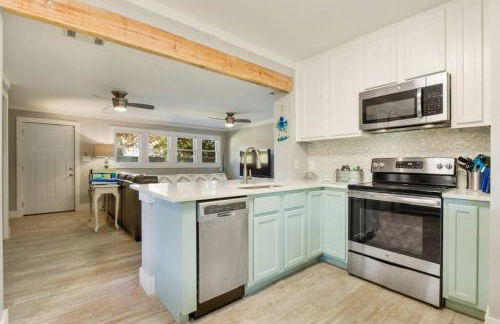 Beautiful Beach House 2 Minute Walk to Sandy Beaches Quiet Area - Foto 5